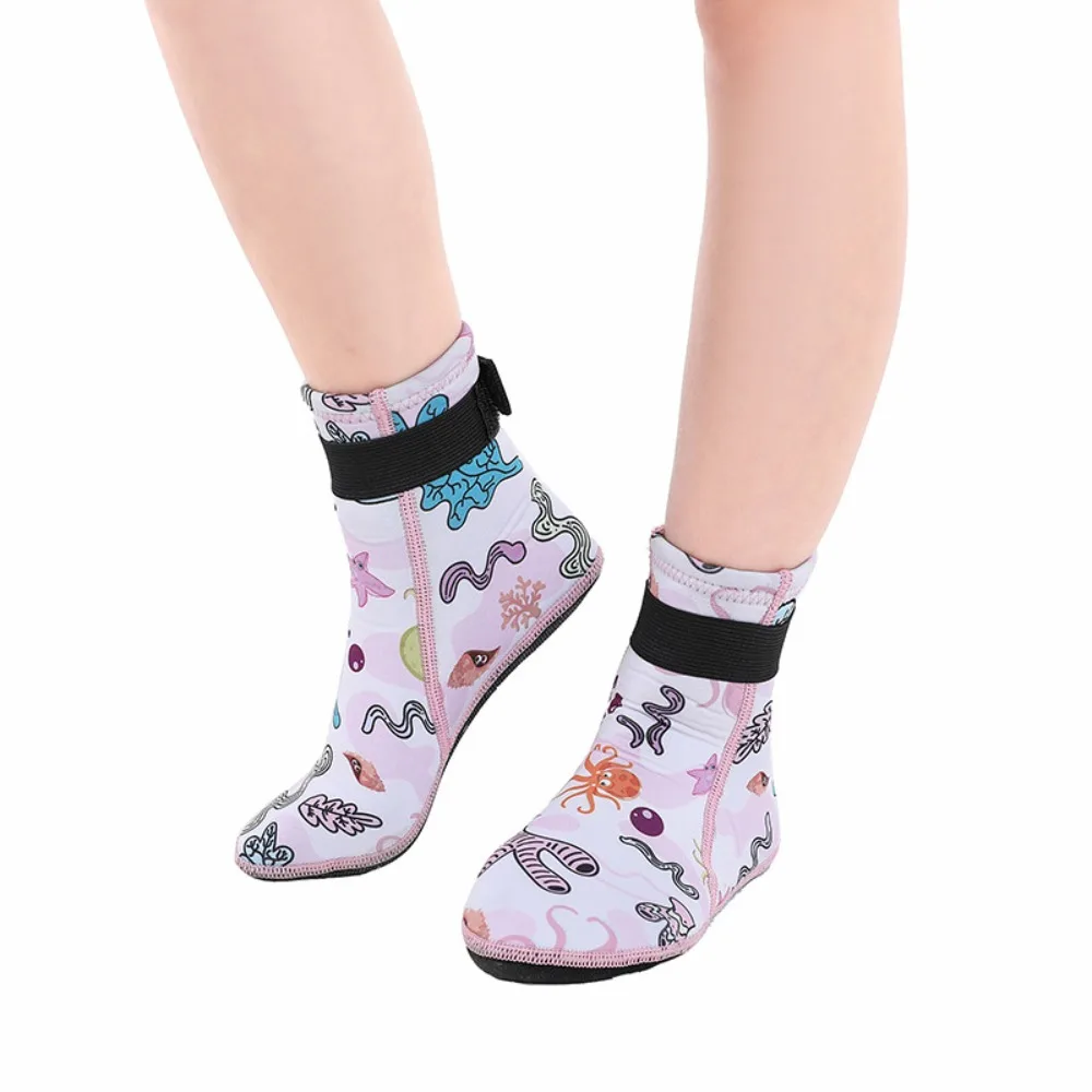 

Anti-slip Water Socks Keep Warm Elastic Fabric Diving Socks Cartoon Design Neoprene Sand Beach Socks Water Sports
