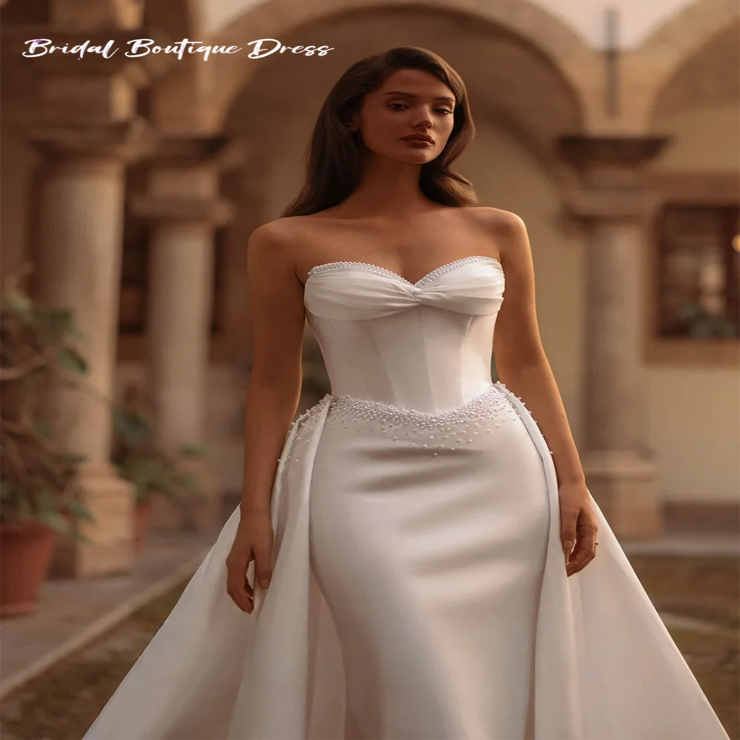 Vestido de novia elegante personalizado con perlas, escote en forma de corazón, sin mangas, cola de barrido, vestido de novia Sexy de sirena con tren desmontable
