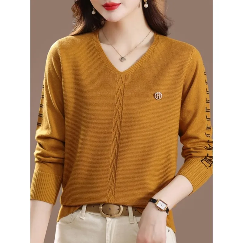 เสื้อฐานถักสําหรับผู้หญิง เสื้อใหม่สําหรับฤดูใบไม้ผลิ เสื้อสเวตเตอร์คอวีแขนยาวใหม่สําหรับผู้หญิง