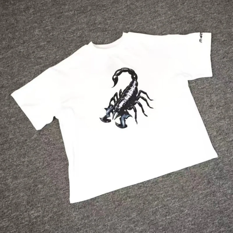 Streetwear Metallic Scorpion Print Mertre Short Sleeve T-shirts Heavyweight Fabric Loose Drop Shoulder White Man Woman Tees