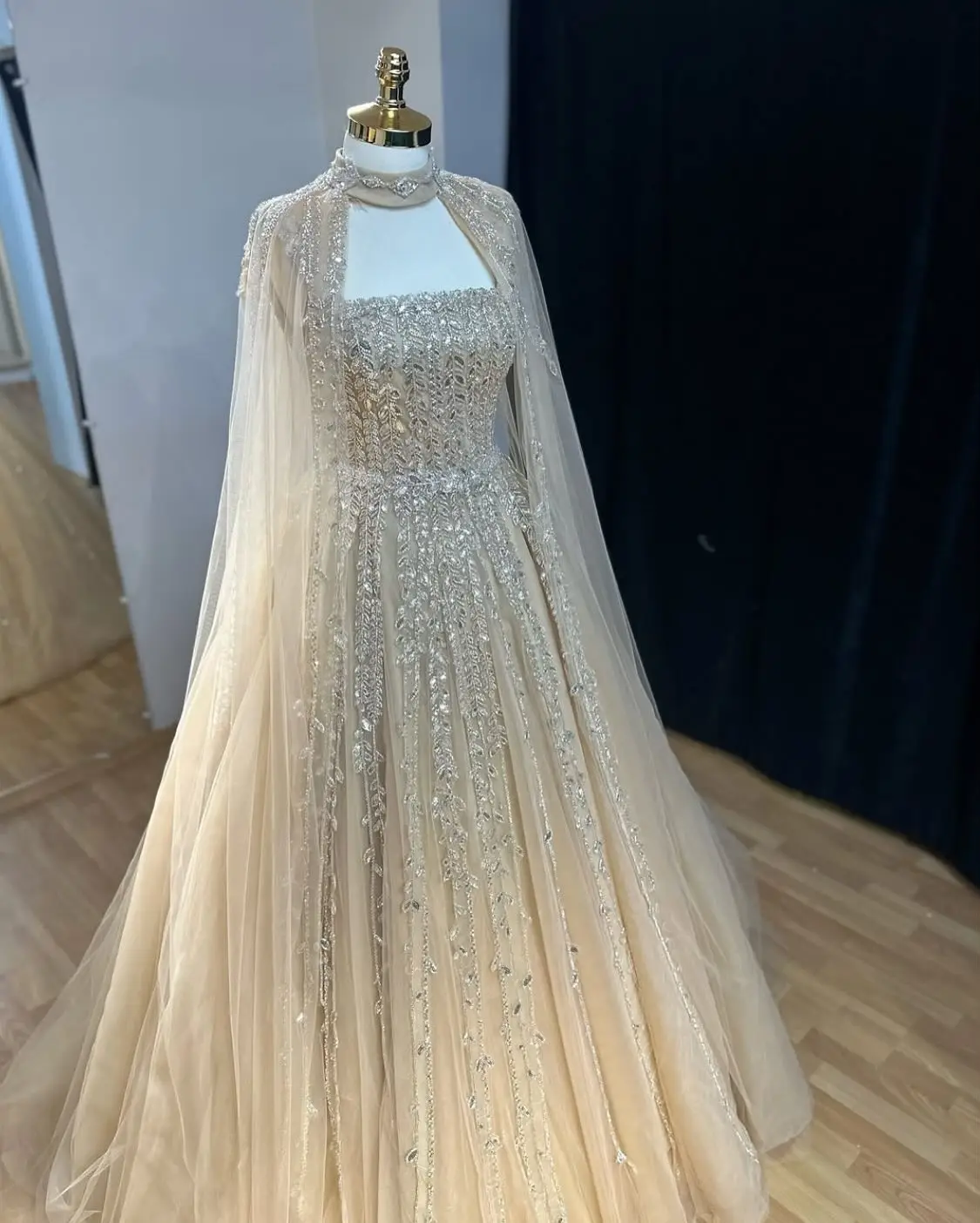 사우디 아라비아 샴페인 A라인 케이프 비즈 장식 누드 이브닝 프롬 드레스 공식 행사 파티 가운 웨딩 맞춤 제작 2026