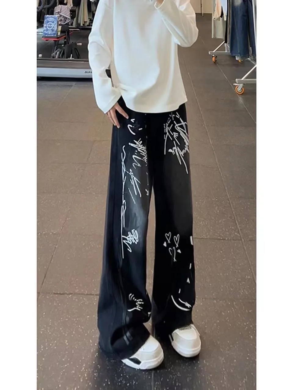 

Мужские джинсы свободного кроя с принтом в стиле дудл, в стиле американского хип-хопа, широкие брюки, дизайн-сенсация