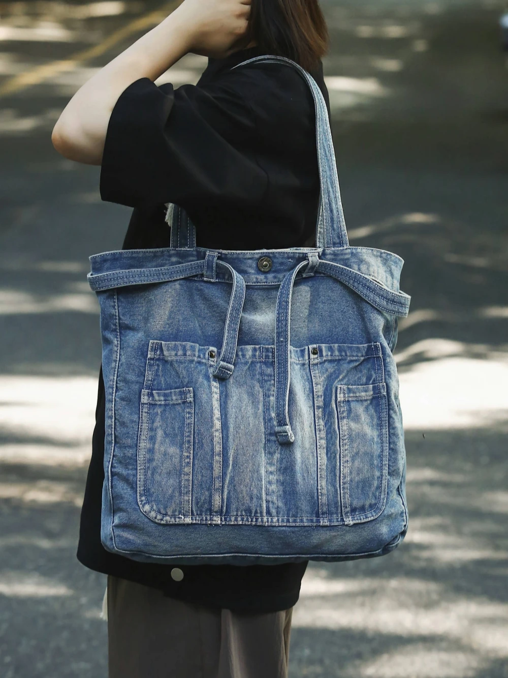 

2025 European And American Fashion Horizontal Square Large Capacity Simple Casual Versatile Denim Shoulder Bag For Women Trendy