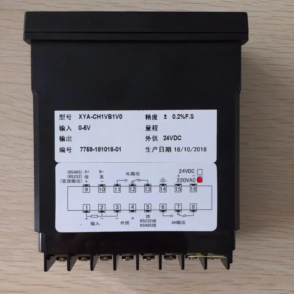 Digitale indicator met verschillende uitgangen voor positiesensor