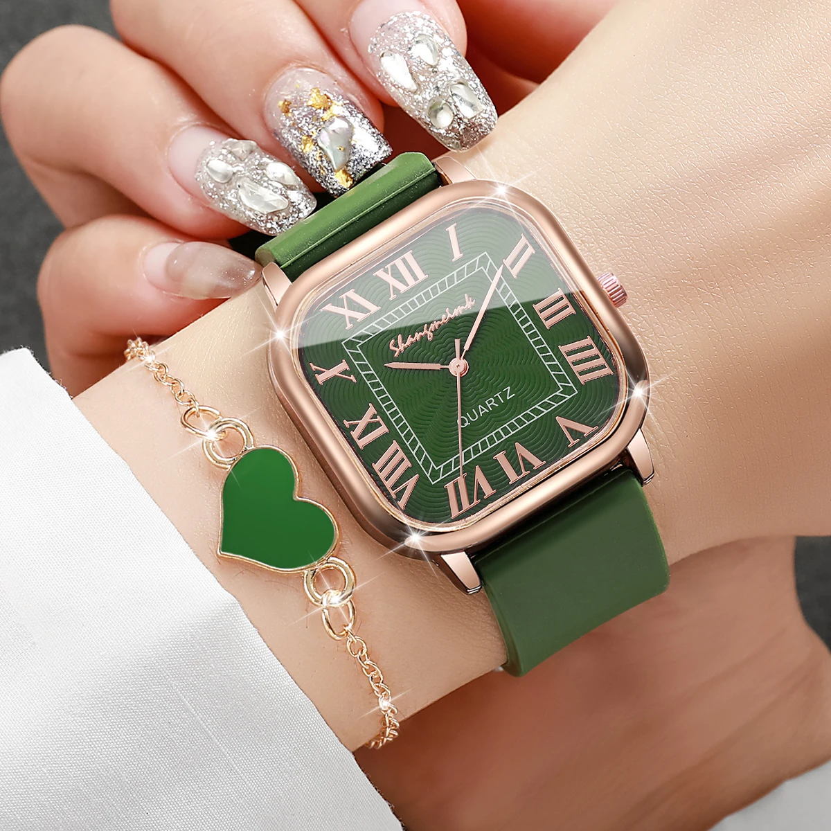 4PCS Fashion Roma Dial Women Watches Heart Bracelets Set Casual Square Silicone Strap Quartz Watch Reloj Mujer（Without Box）