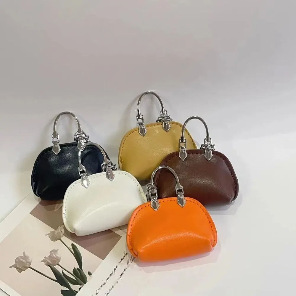 Mini bolso pequeño exquisito con colgante de cadena, llavero de bolso de concha, bolso de cuero PU de Color sólido, decoración creativa DIY, accesorios para bolso de mujer