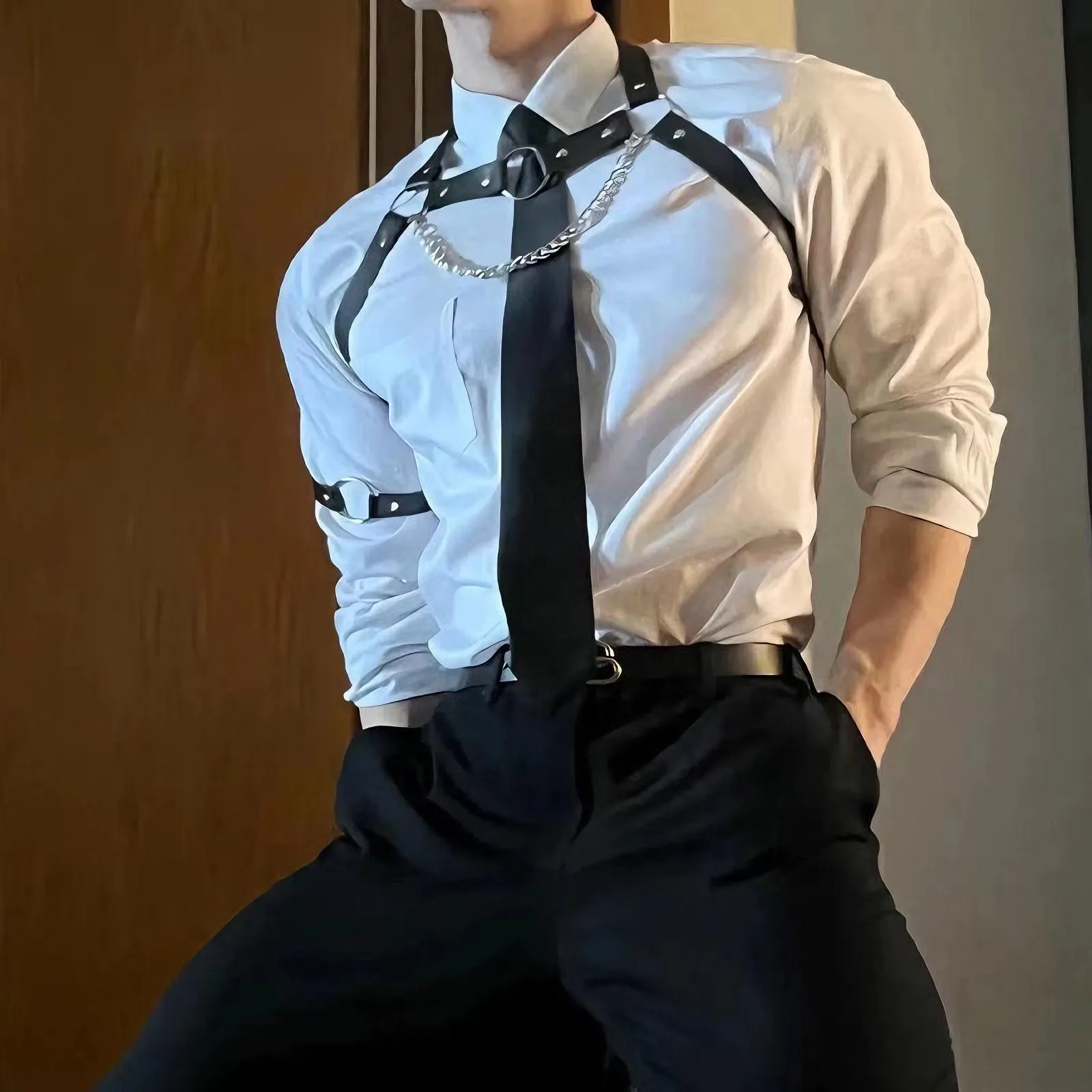 camisa-de-couro-tatica-com-alcas-de-ombro-estilo-punk-acessorio-de-bar-moderno-e-elegante-para-homens-item-descrevido