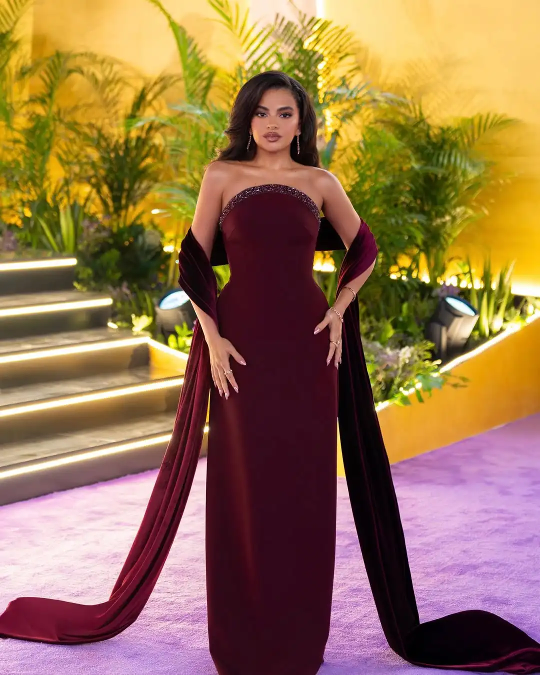 فستان سهرة من Ofherown باللون العنابي بدون حمالات مطرز بالكريستال مع كيب للنساء فساتين حفلات رسمية أنيقة لحفلات الزفاف حسب الطلب #3