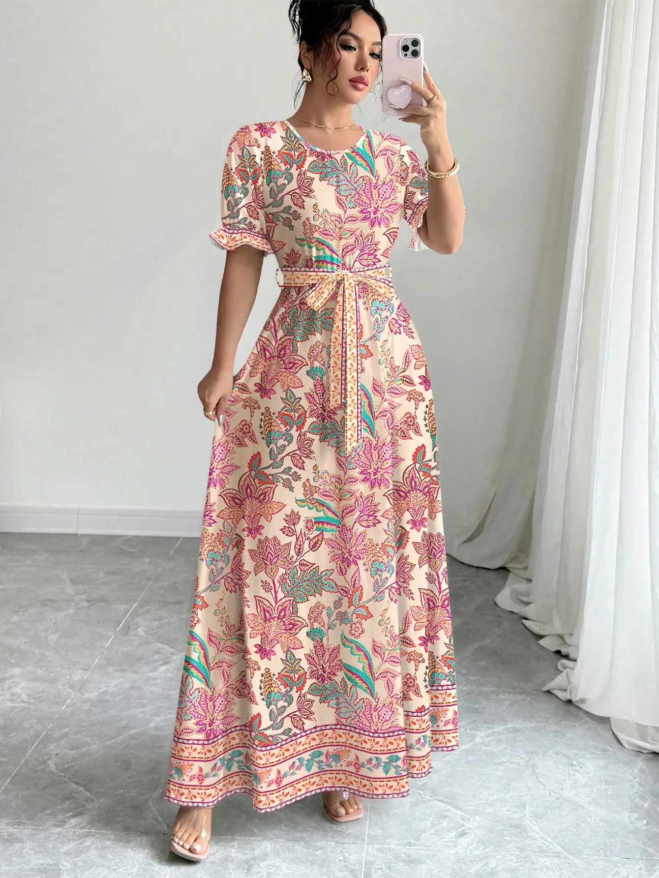 

Богемное платье макси с цветочным принтом, поясом на талии и рукавами с рюшами