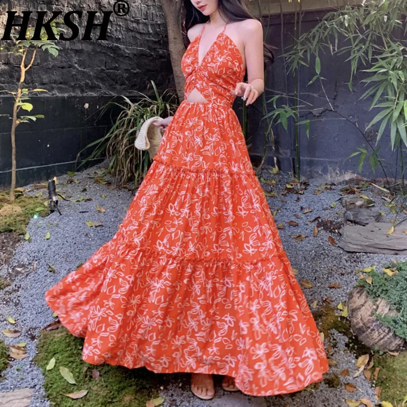 

HKSH Summer New Women's French Elegant Stylish Sexy Halter Neck Backless Hollow Out Waist Cinching Draped Printed Dresses HK7821