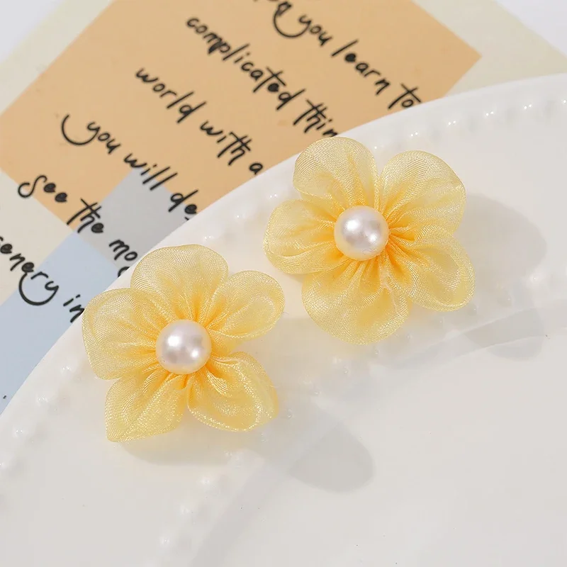 100PCS Pearl Yarn Flower Appliques DIY Bridal Clothing Decor Crafts Fake Flowers with Artificial Pearl Patches Sewing Supplies