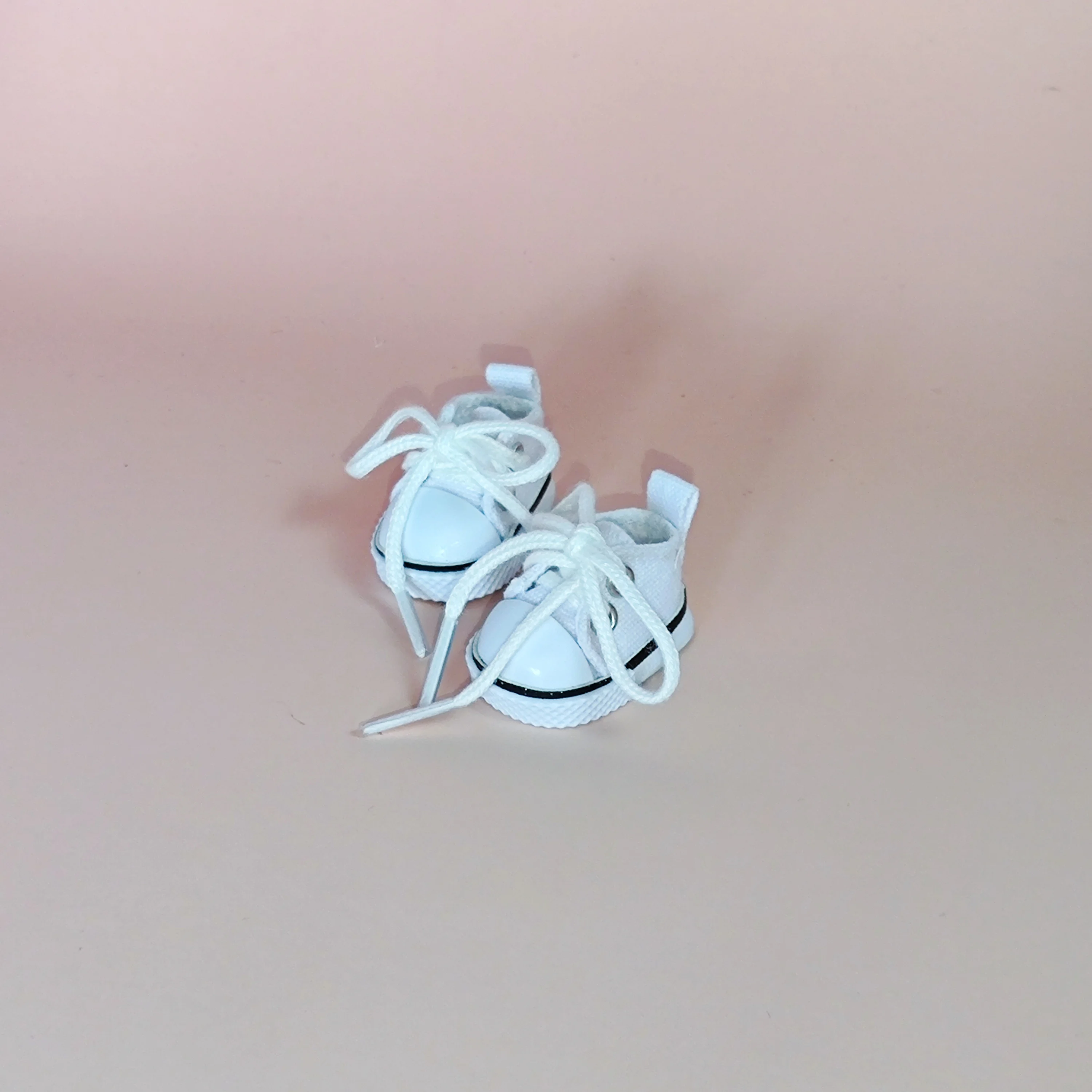 صندوق أعمى من سلسلة أحذية Labubu (الجيل 1 و 2) - مجموعة أحذية مصغرة لدمى الفينيل