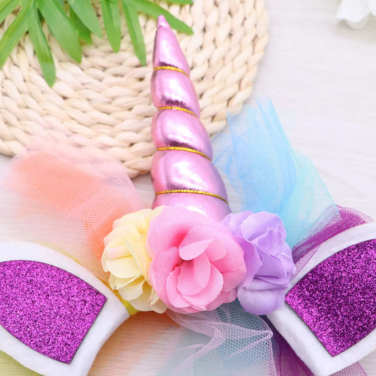 

Детский головной убор в виде единорога: мягкие, легкие рога и уши животных с акцентами из гренадина и роз, идеально подходят для вечеринок, дней рождения, костюмированных мероприятий.