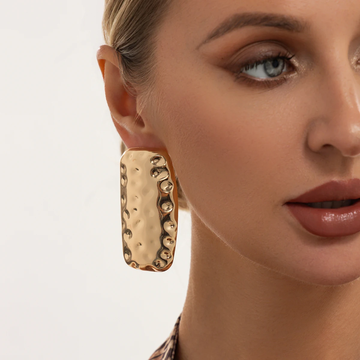 SHIXIN Exaggerated Gold Color Square Texture Stud Earrings Women 2026 Trendy Irregular Wrinkled Geometric Earring Charm Jewelry