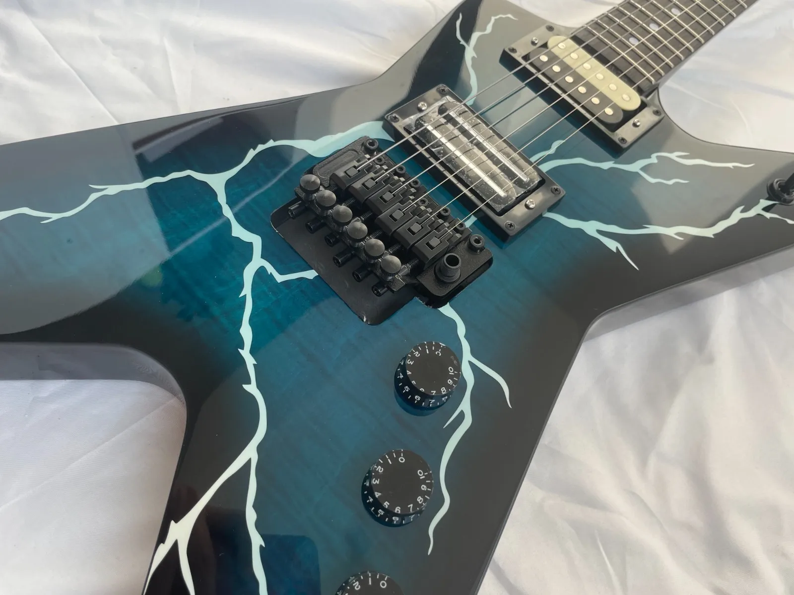 2026 Performance  ML Style Signature Guitar Dark Blue Flame Maple Top lightning Guitar