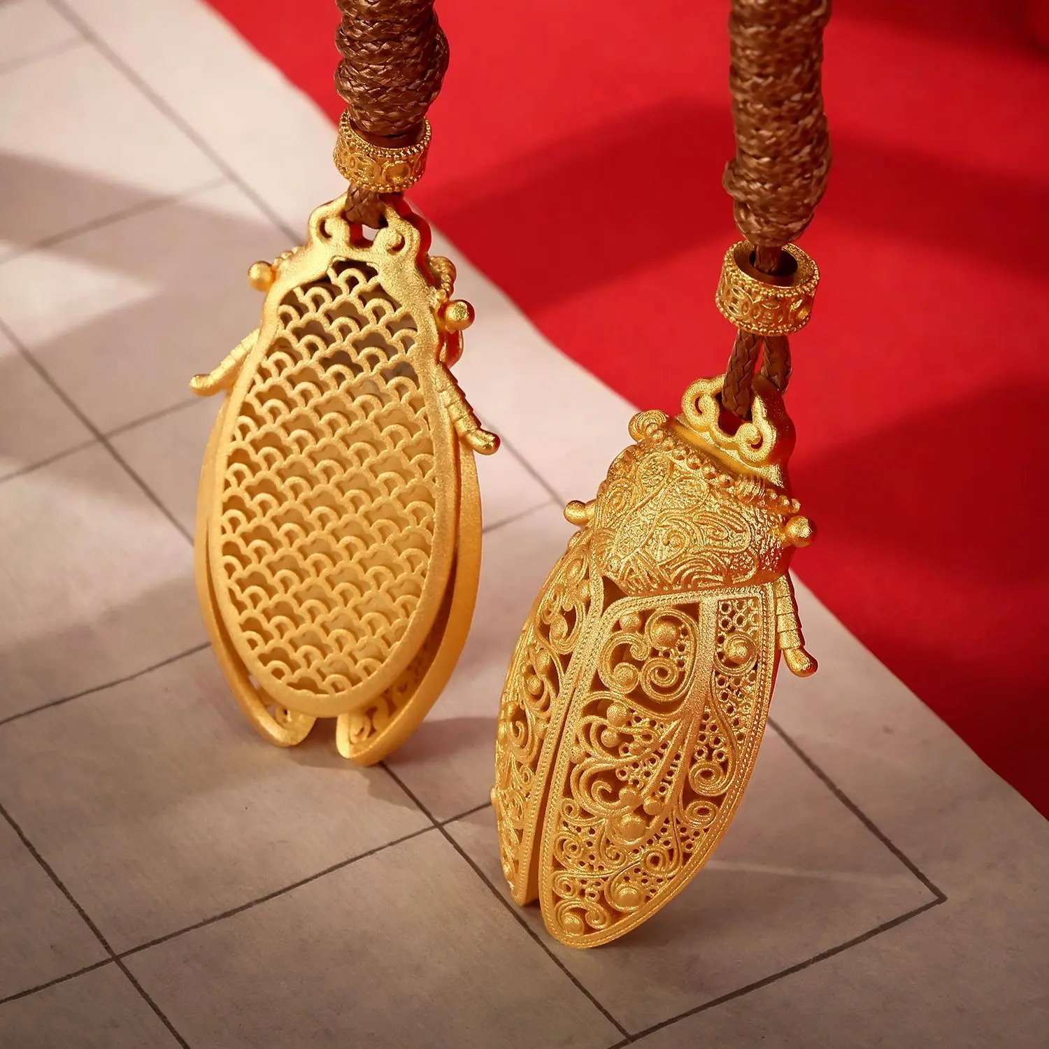 Shocking Handheld Silk Gold Cicada Pendant Birthday Adult Gift Ornament Shocking Gold Cicada Pendant