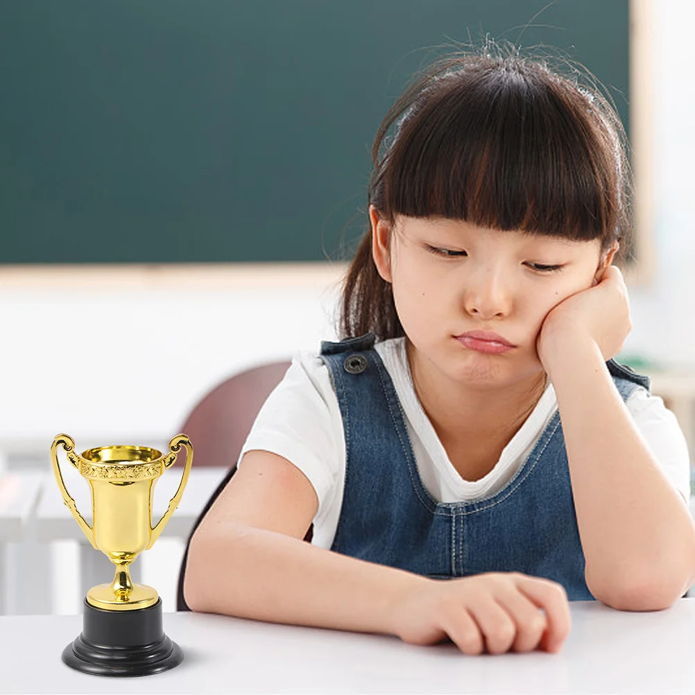 10 Stück Mini-Trophäen, Kindertrophäe, zarte Miniatur-Multifunktions-kleine dekorative Tasse, Belohnungszubehör