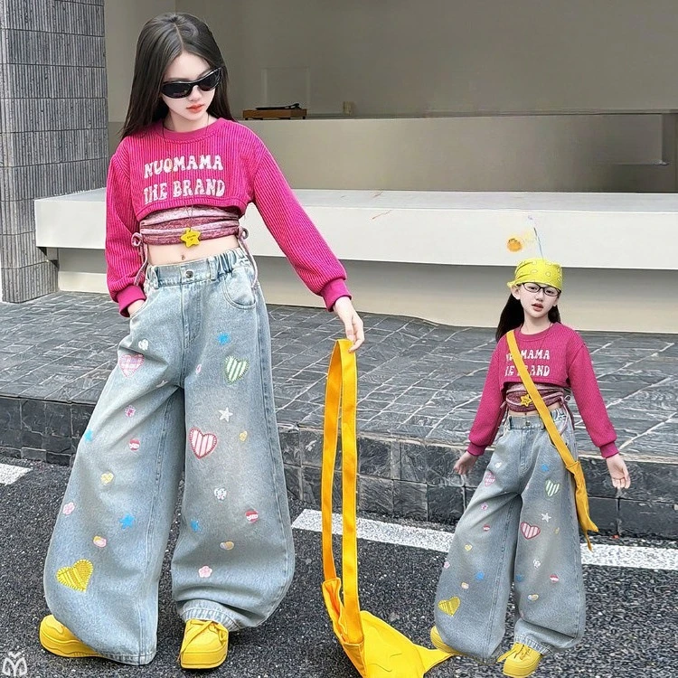 

Детские комплекты для уличных танцев: новый стиль, американский уличный стиль для девочек, крутые укороченные худи и джинсы с вышивкой в виде сердец