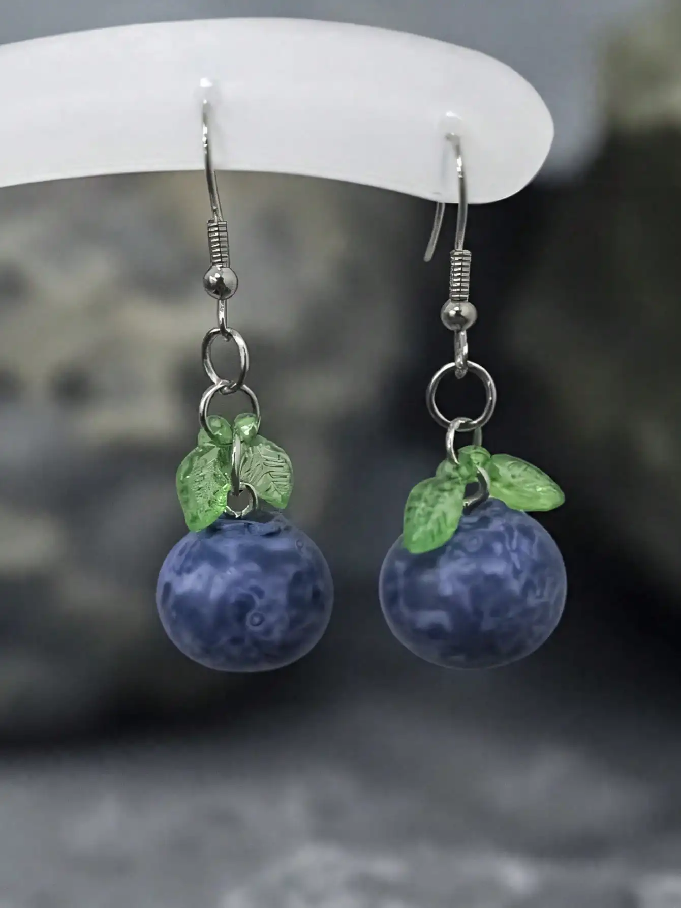 1 paire de boucles d'oreilles en myrtille réalistes, mignonnes et amusantes, adaptées aux tenues quotidiennes ou de vacances pour femmes