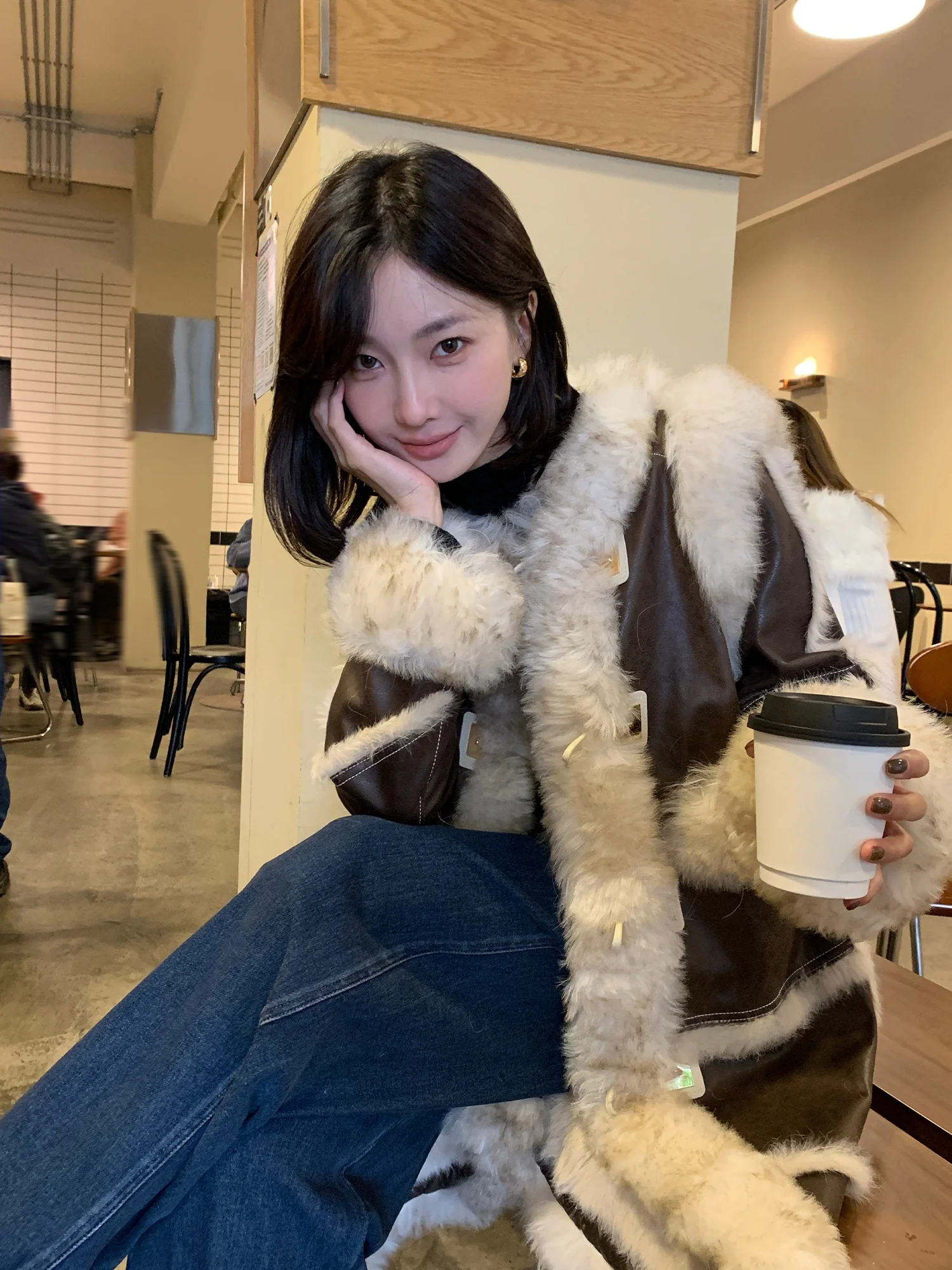 Długi płaszcz damski z futra królika i wełny, zintegrowany, o średniej długości, modny, do pracy, w stylu koreańskim, z okrągłym dekoltem.