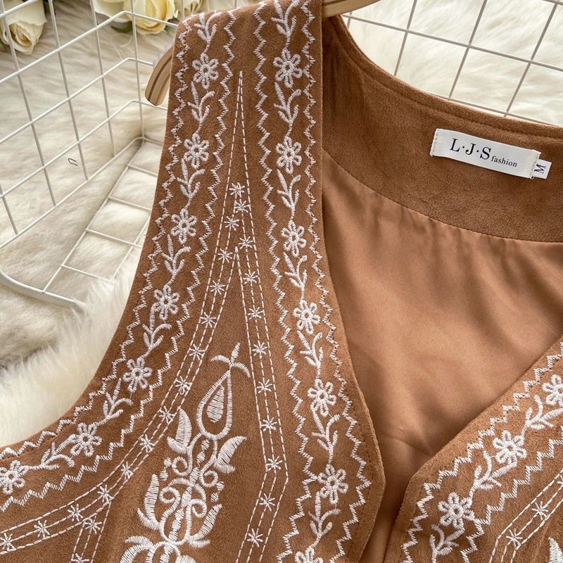 سترة بدون أكمام على الطراز البوهيمي للنساء لربيع الخريف بتصميم مطرز ثقيل