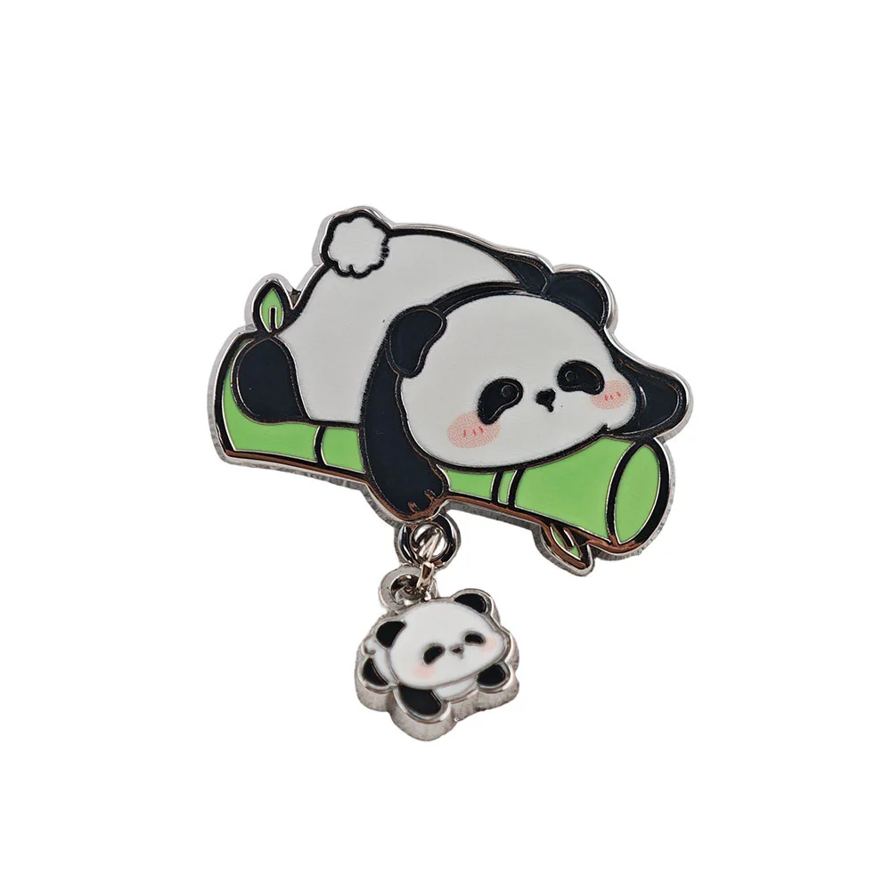 Niedliche Panda-Emaille-Anstecknadeln mit hängendem Baby-Panda, lustige Bambus-Broschen, Kawaii-Tier-Metallabzeichen, Rucksack-Reversnadel, Schmuckgeschenk – Detail 1