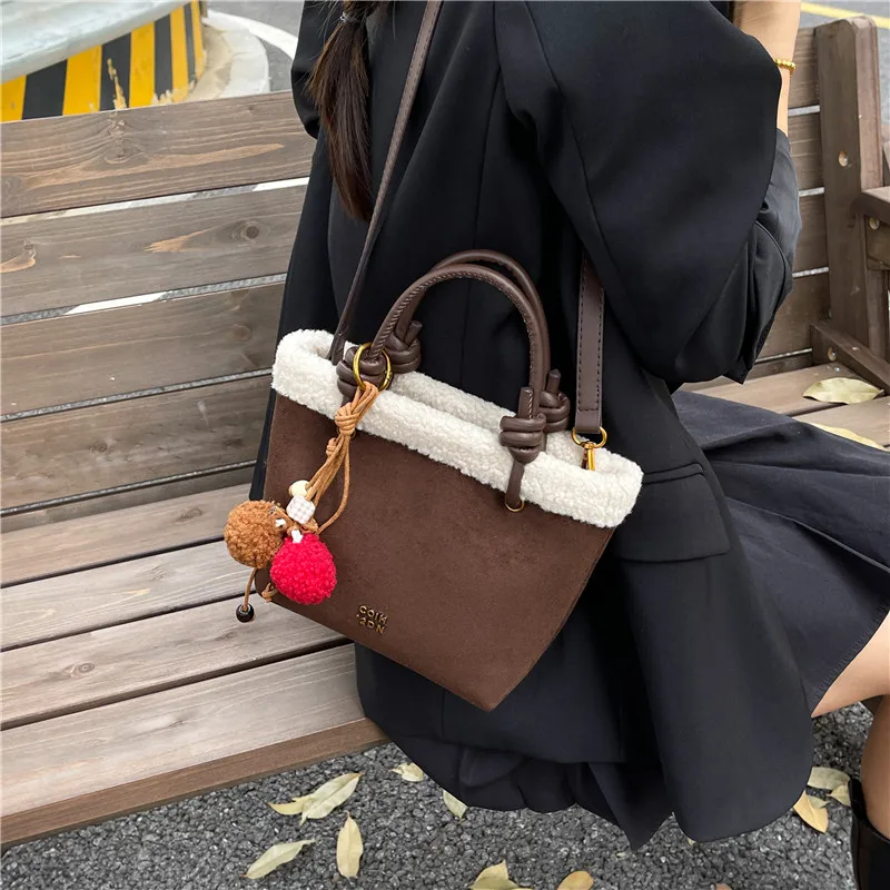 

8939TH 2025 Осень/Зима Новая ручная сумка-ведро из овечьей шерсти Ленивая замшевая дорожная сумка-тоут на одно плечо Сумка через плечо