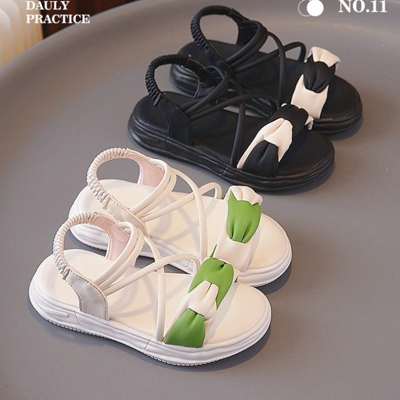 

Модная обувь для девочек, новинка лета 2024, детские сандалии, удобная противоскользящая пляжная обувь для девочек, простые универсальные детские сандалии с открытым носком