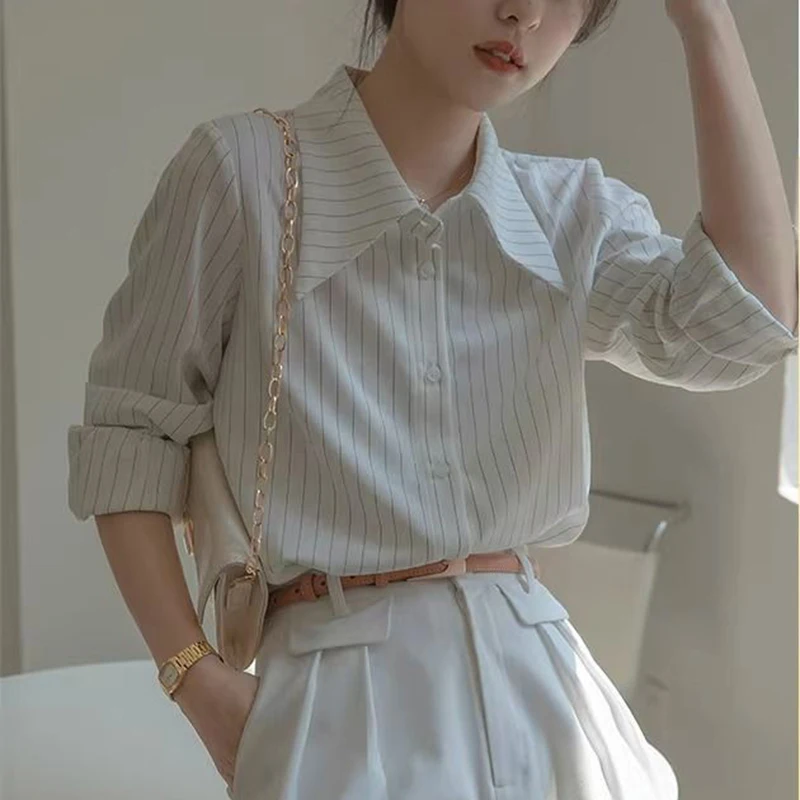 Stripe Women White Shirts Korean Elegant Loose Long Sleeve Female Blouse Autumn New Turn Down Collar Office Ladies Casual Tops