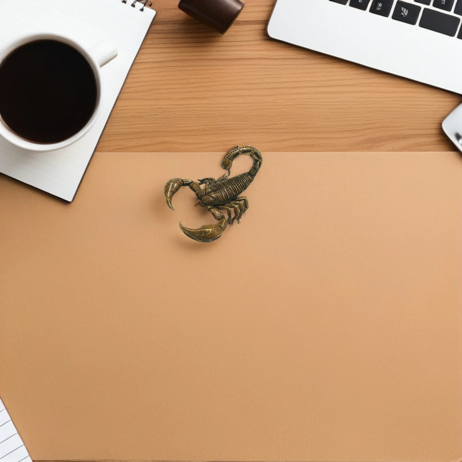 

Scorpion Vintage Metal Desktop Scorpion Adornment Ornament Home Decor Living Room Office Cabinet Decor Craft Gift