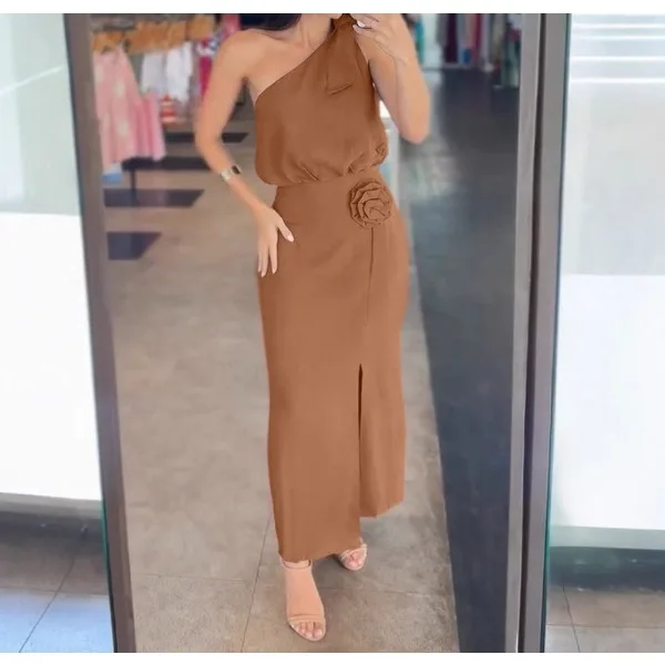 طقم مكون من قطعتين غير متماثل للنساء برقبة بدون أكمام وخصر مطاطي وتصميم مطبوع فستان بفتحة عالية الخصر لصيف 2025