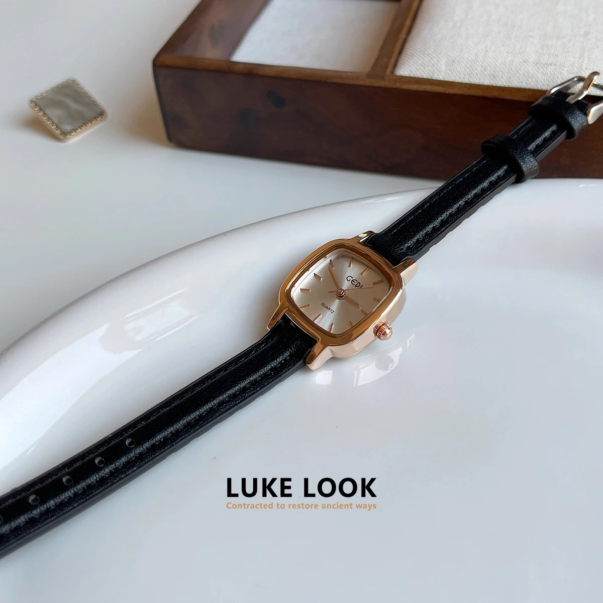 Exquisite women's wristwatch, a sophisticated and elegant small square-faced watch for students, a unique and stylish timepiece.