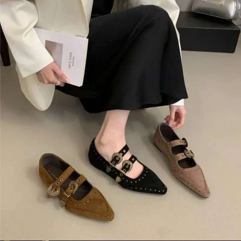 

2025 Summer Point Toe Rivet Buckle Flat Shoes Mary Janes New Style Elagant Casual Women Internal Height Increasing Single Shoes