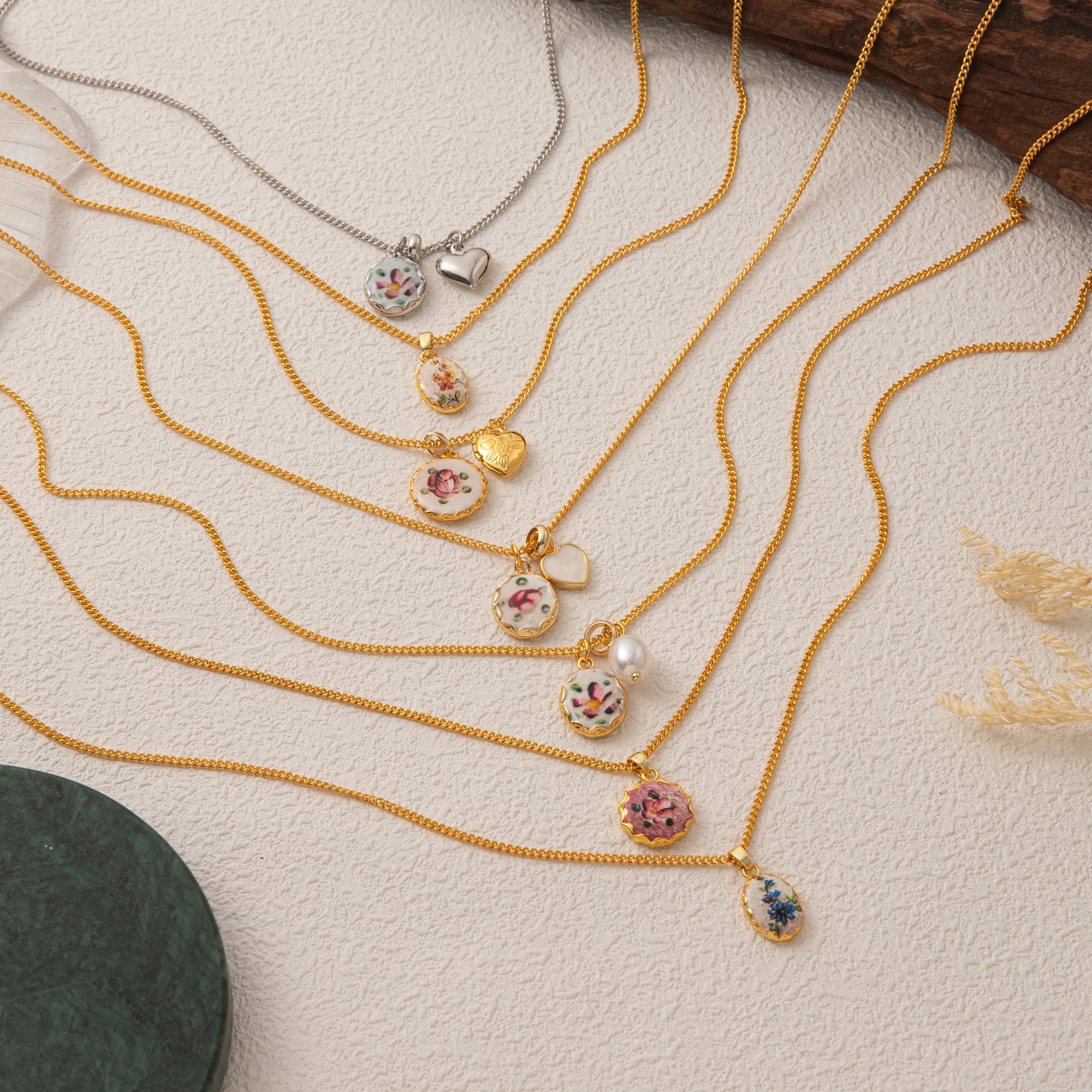 

French retro oil painting style floral pendant versatile and high-end with multiple styles to choose from for women's necklaces