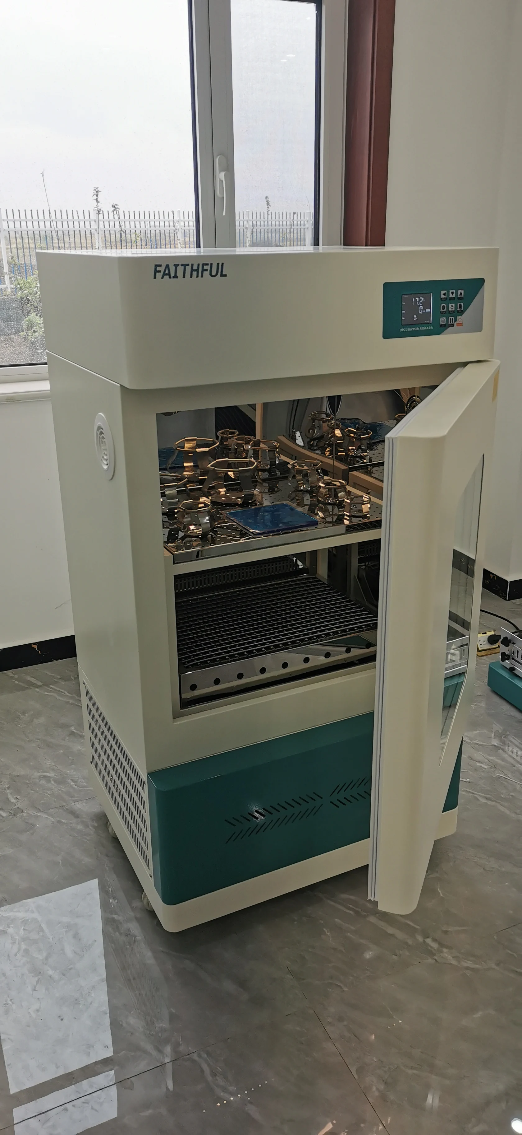 Coofull Vertical Constant Temp Shaker Incubator with Cooling Function