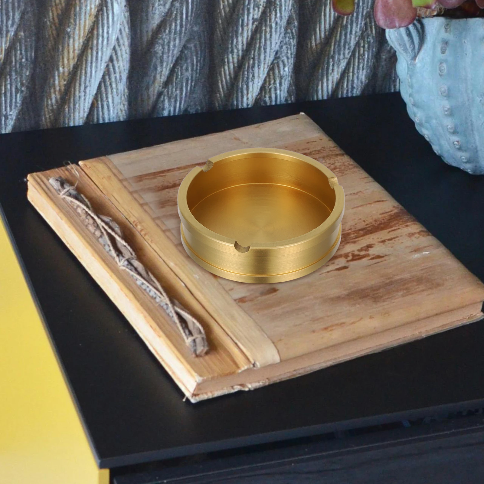 

Brass Desktop Ashtray Golden Brushed Elegant Decorative Home Office Balcony Smoke Accessories Vintage Tabletop