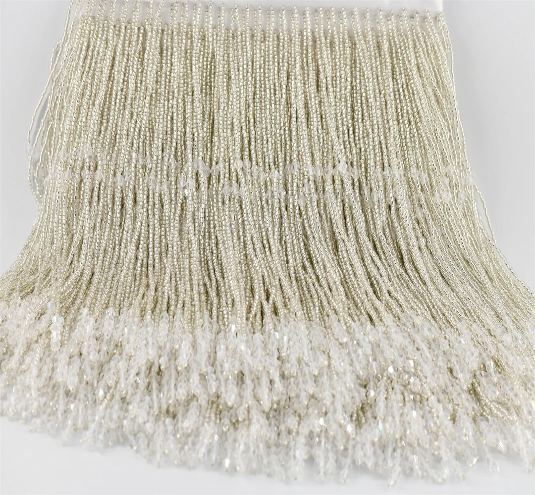 

Бахрома из стеклянных бусин длиной 5,5 ярда (14,5 см) с подвесками для декора ламп, костюмов, рукоделия, отделки одежды и шитья.