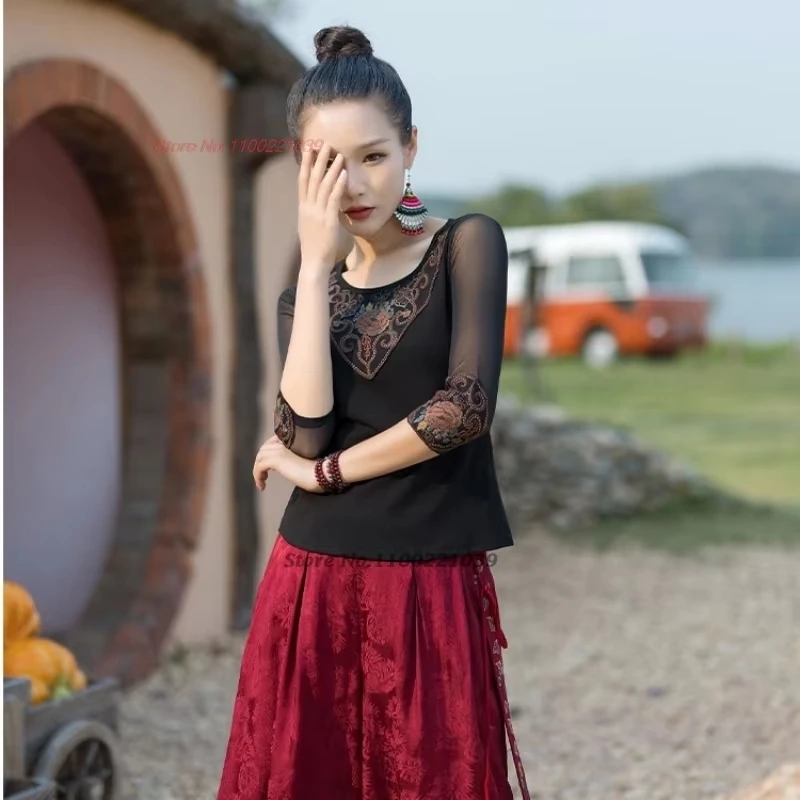 قميص صيني عتيق لعام 2025 قميص وطني مطرز بالزهور برقبة دائرية تي شيرت نسائي بأكمام شبكية عرقية قميص قاعدة شرقية عتيقة