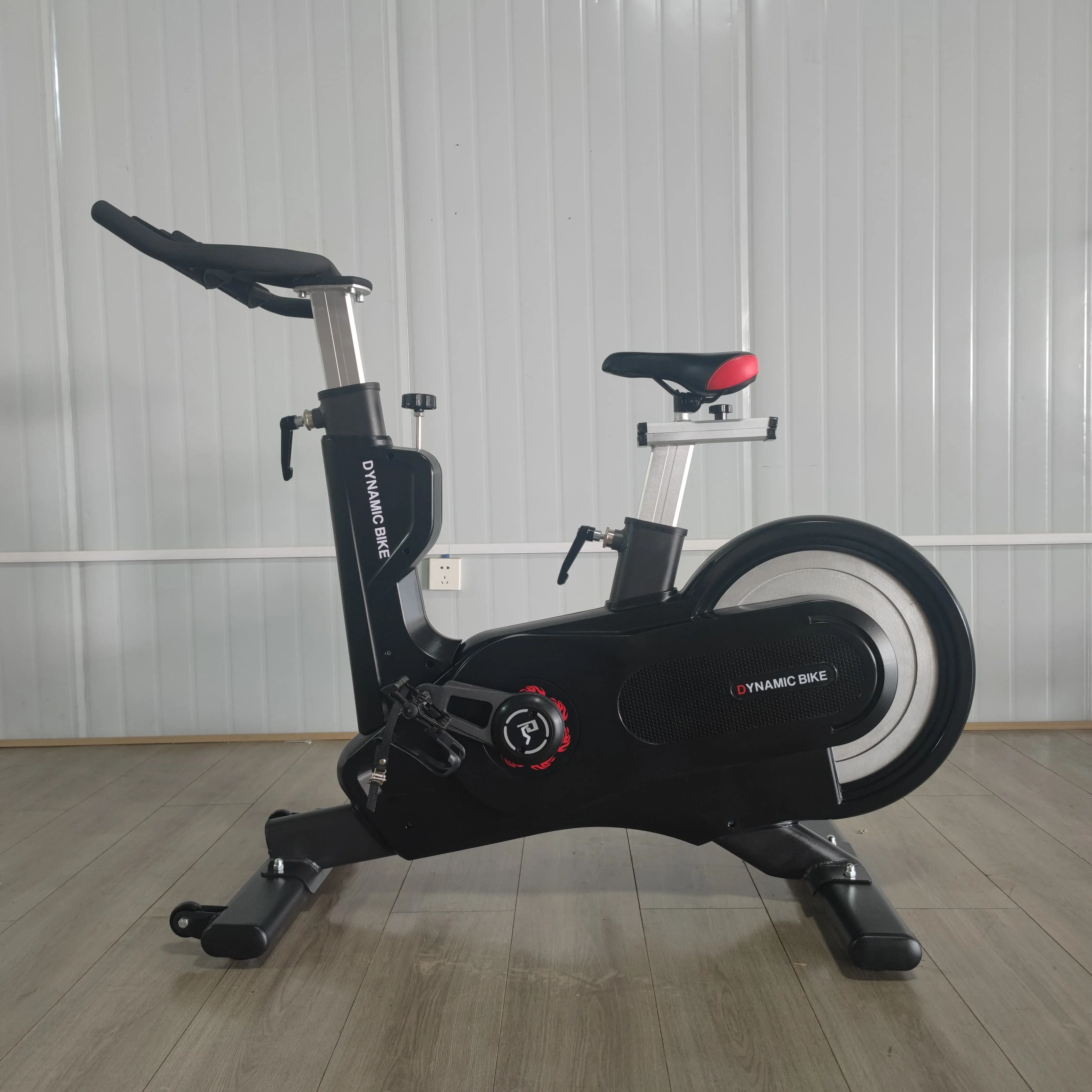 Machine de vélo d'exercice d'intérieur de gymnastique commerciale de haute qualité en gros pour la salle de sport