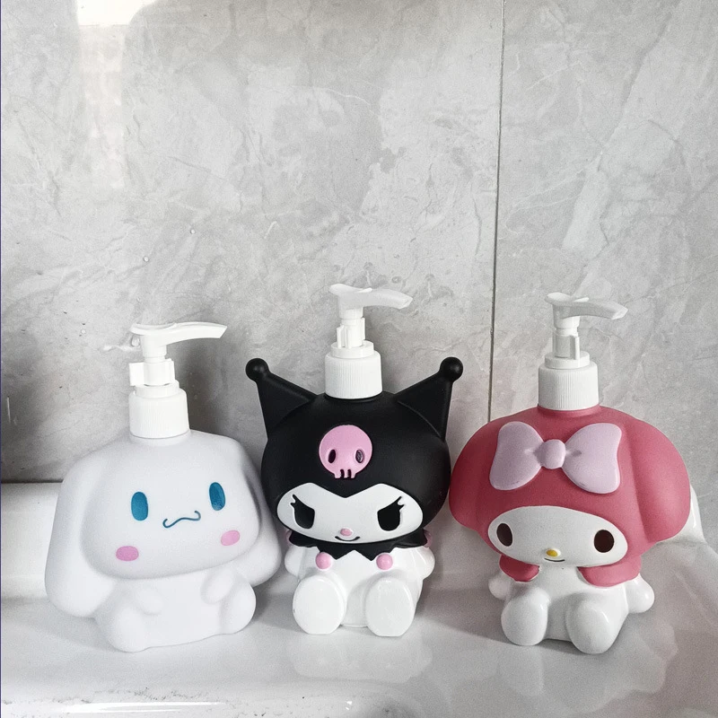 Dispensador de gel de ducha y champú Hello Kitty Kuromi, incluye dispensadores de champú, gel de ducha, loción corporal y jabón de manos.