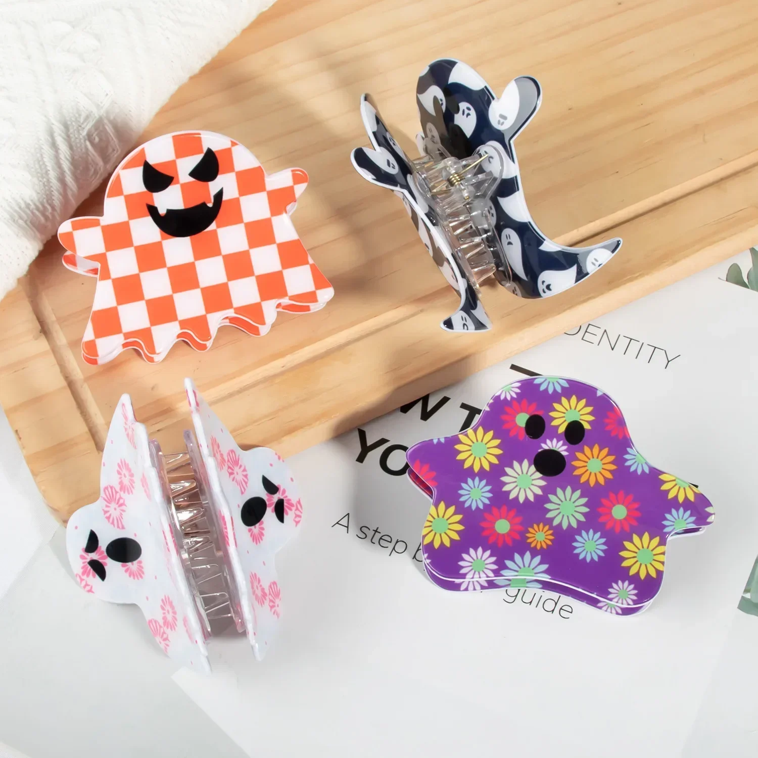 DS Nieuwe Halloween Grappige Gekleurde Ghost Print Haarklauw Horror Ghost Claw Clip PVC Krab Haar Clip voor Vrouwen Meisjes Haaraccessoires