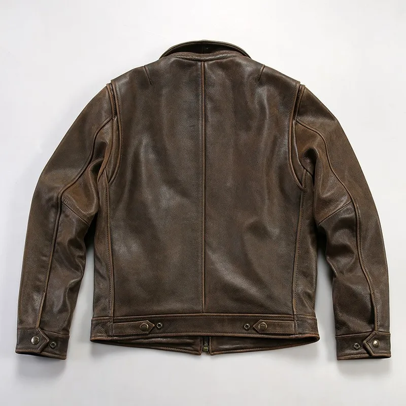 A casual and versatile men's lapel leather made of with top layer matte cowhide