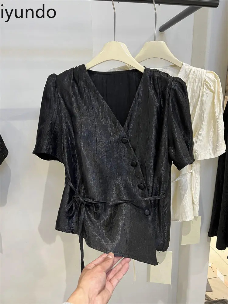 Blouse in Franse stijl met V-hals voor dames, schuine knopen, asymmetrische zoom, zomertop met korte mouwen, trendy chic ontwerp