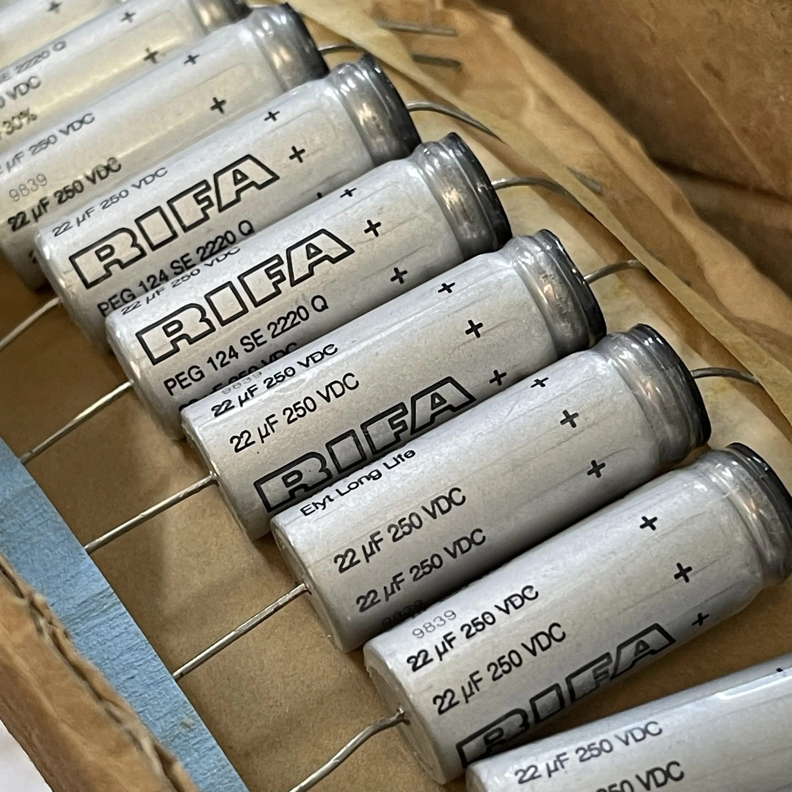 Original PEG124 series 22UF 250V high-end audio aluminum electrolytic capacitor for audio equipment, 13*37MM