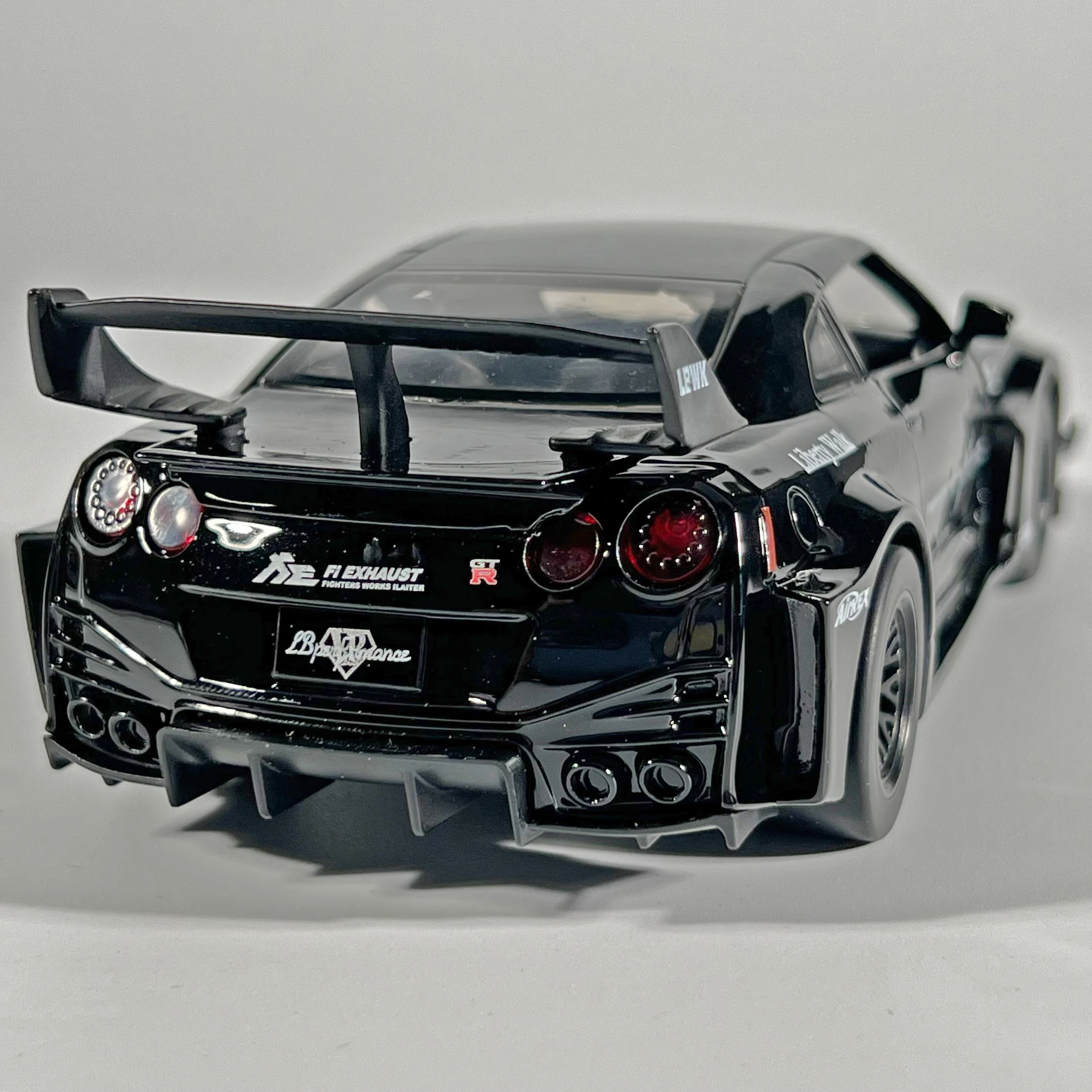 JDM 1:32 Nissan Skyline GTR CSR2, литая под давлением модель спортивного автомобиля из сплава со звуковым светом Miniauto Mini GT, детские игры для детей и мальчиков