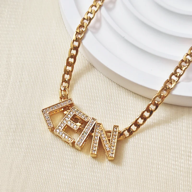 

Customized Cuban chain letter necklace with 26 first letter clavicle chain zircon letter pendant, women's jewelry gift