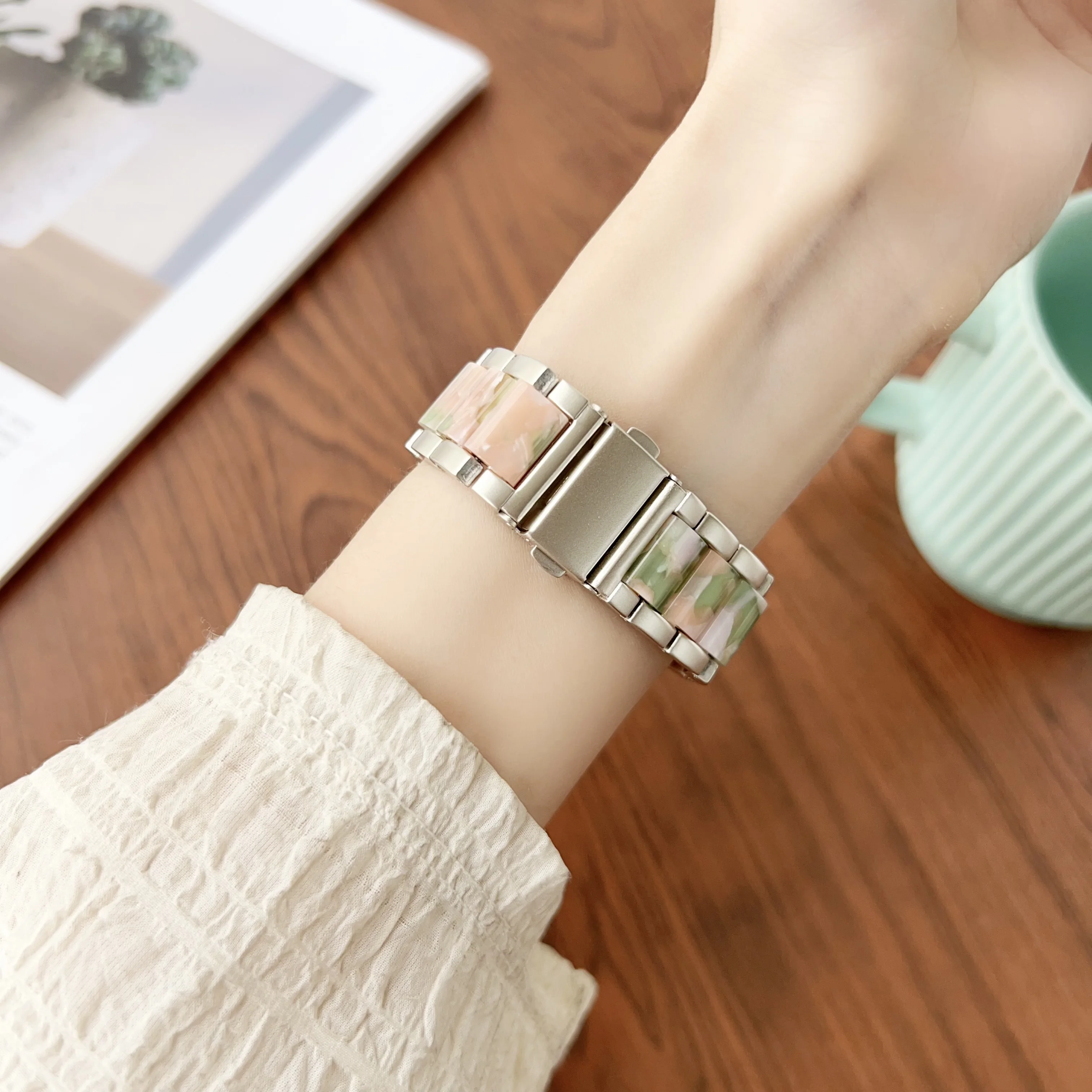 Colorful metal strap for Apple Watch S10 46mm strap 49mm Ultra 45 44 42 41 40 38mm female strap for iwatch9 8 7 6 5 4 3 2 1