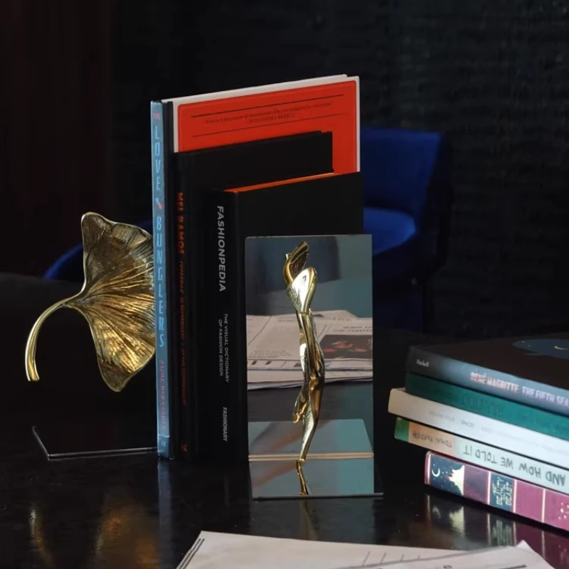 Golden Ginkgo Leaf Bookend Creative Library Decor Rustic Bookshelf Organizer Sturdy Book Stand for Home Unique Gift for Friends