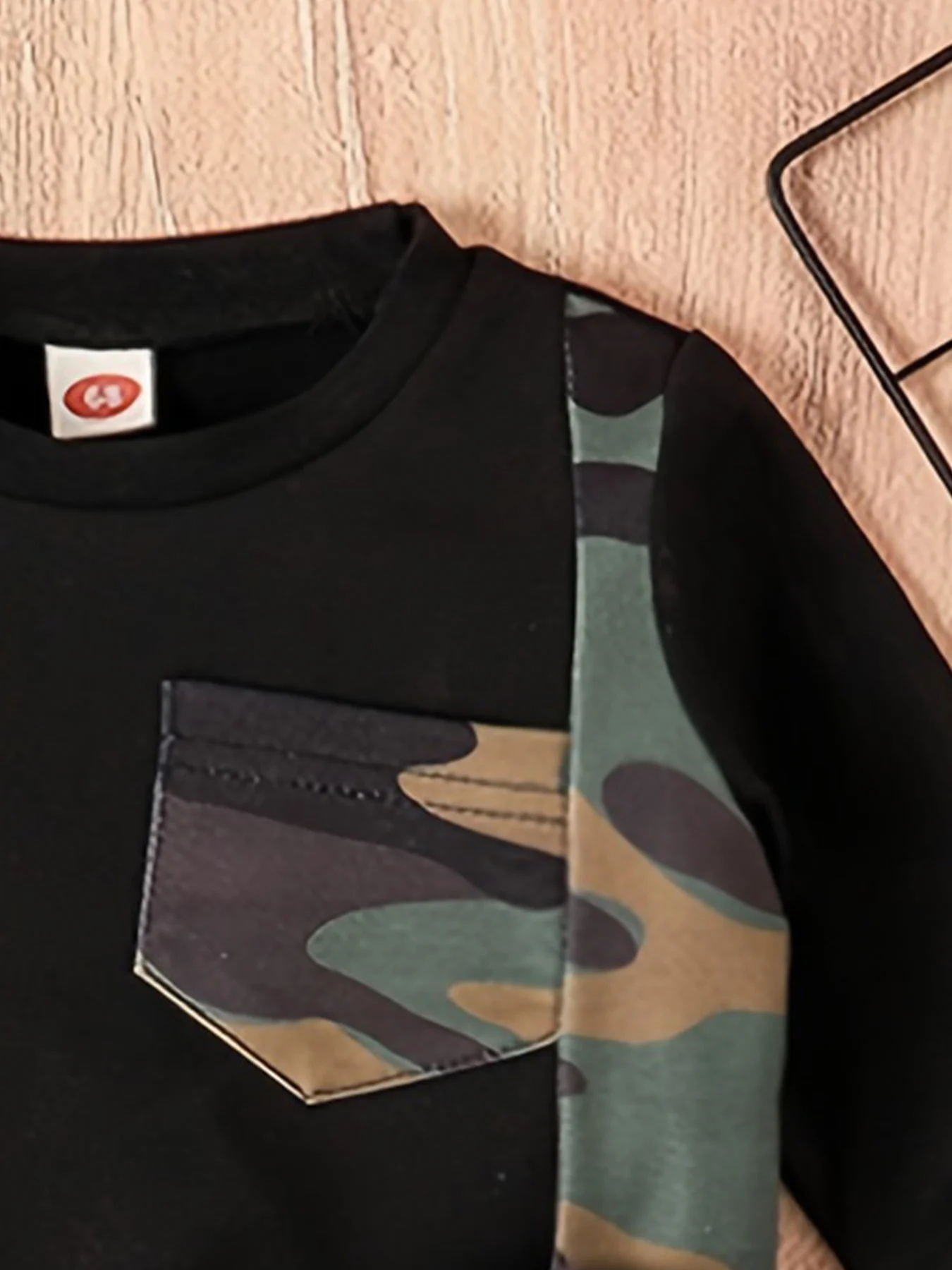 Frühlings-Herbst-Set für Jungen: Modisches Langarm-Rundhals-Oberteil und Camouflage-Hose, Schickes Zweiteiler-Outfit für Kleinkinder – Detail 6