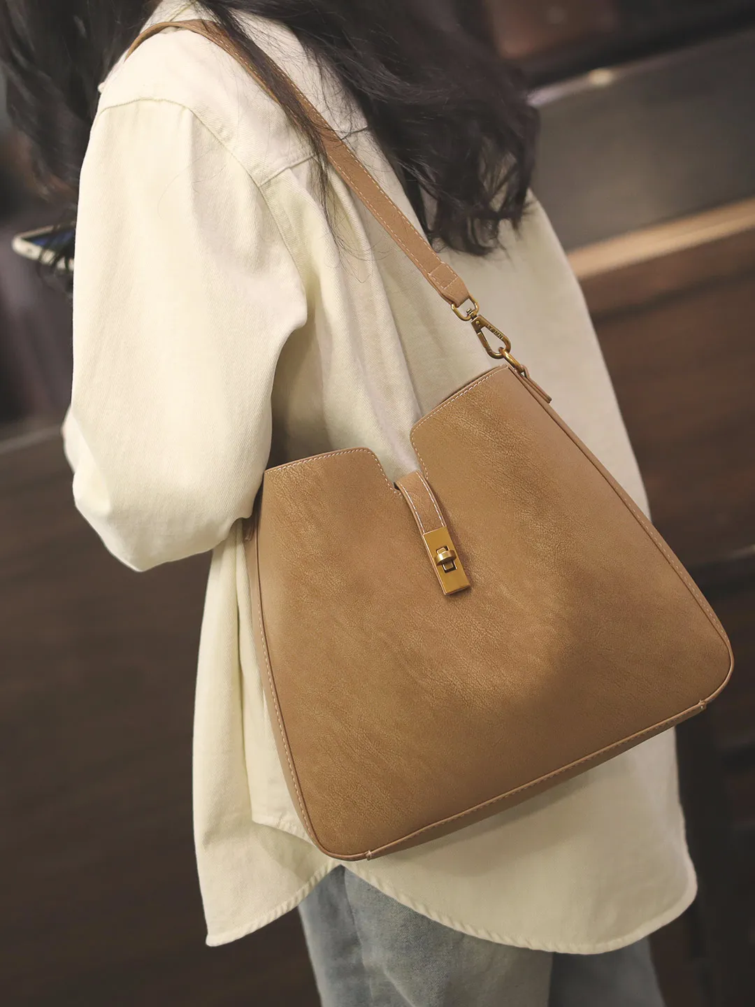 borsa-a-tracolla-grande-capacita-a-forma-di-secchiello-per-donna-design-casual-semplice-per-pendolari-stile-madre-figlia-sensazione-di-lusso